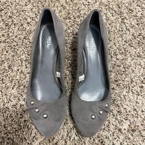 Mossimo Womens Grey Suede Studded Pointed Toe Kitten Heel Pumps Size 6